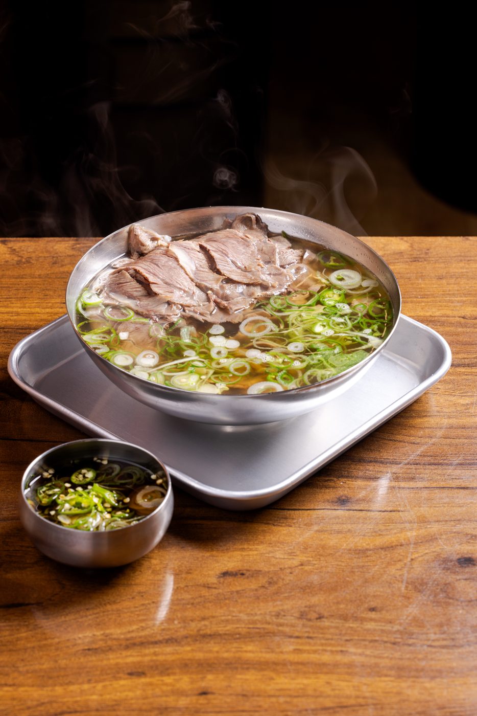 김이 오르는 맑은 국밥